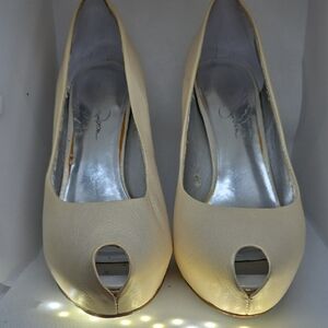 Jessica Simpson Pearl Off White Peep-Toe Heels